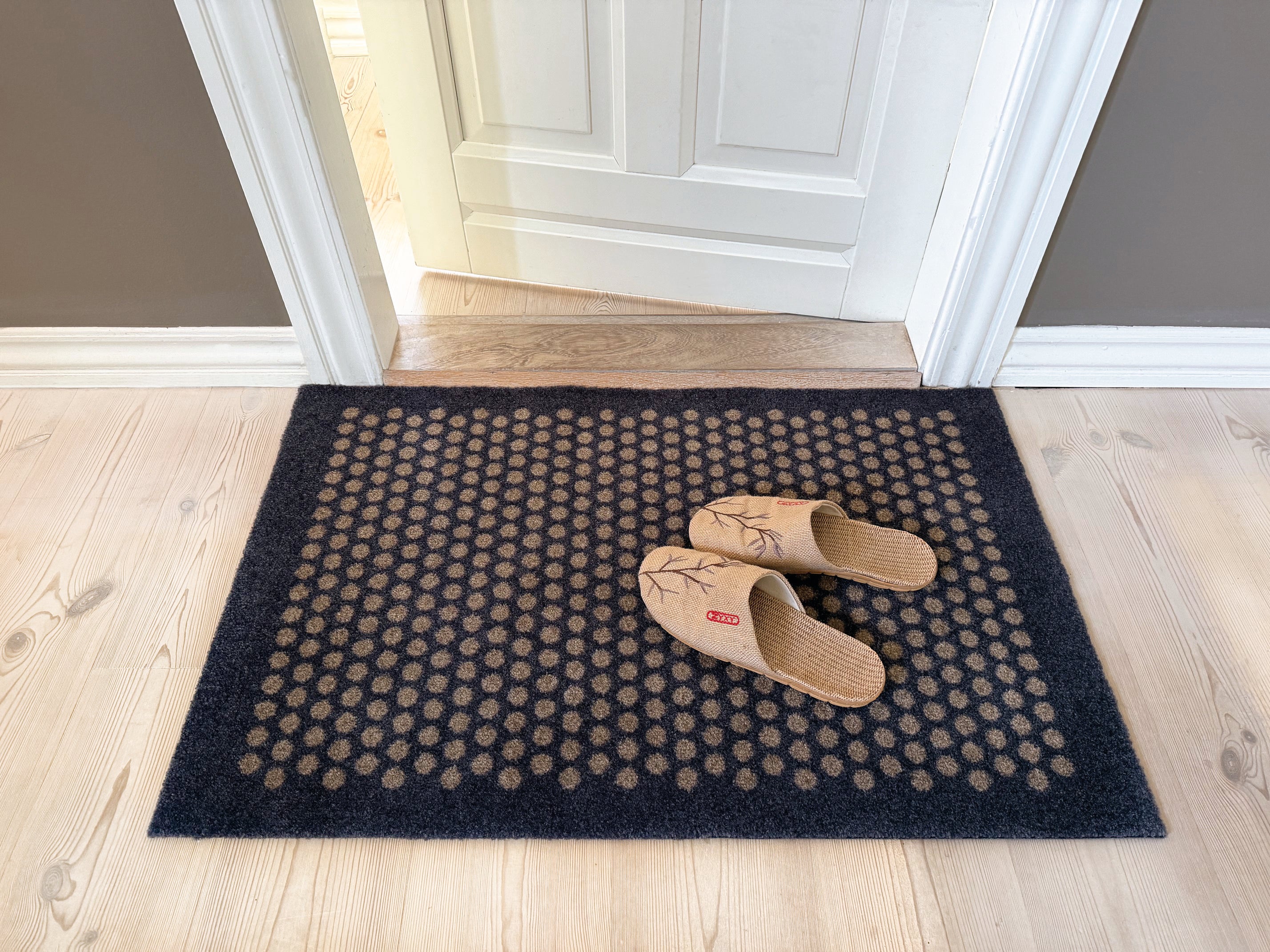 FLOOR MAT 60 x 90 cm - DOT BLUE-GREY / SAND