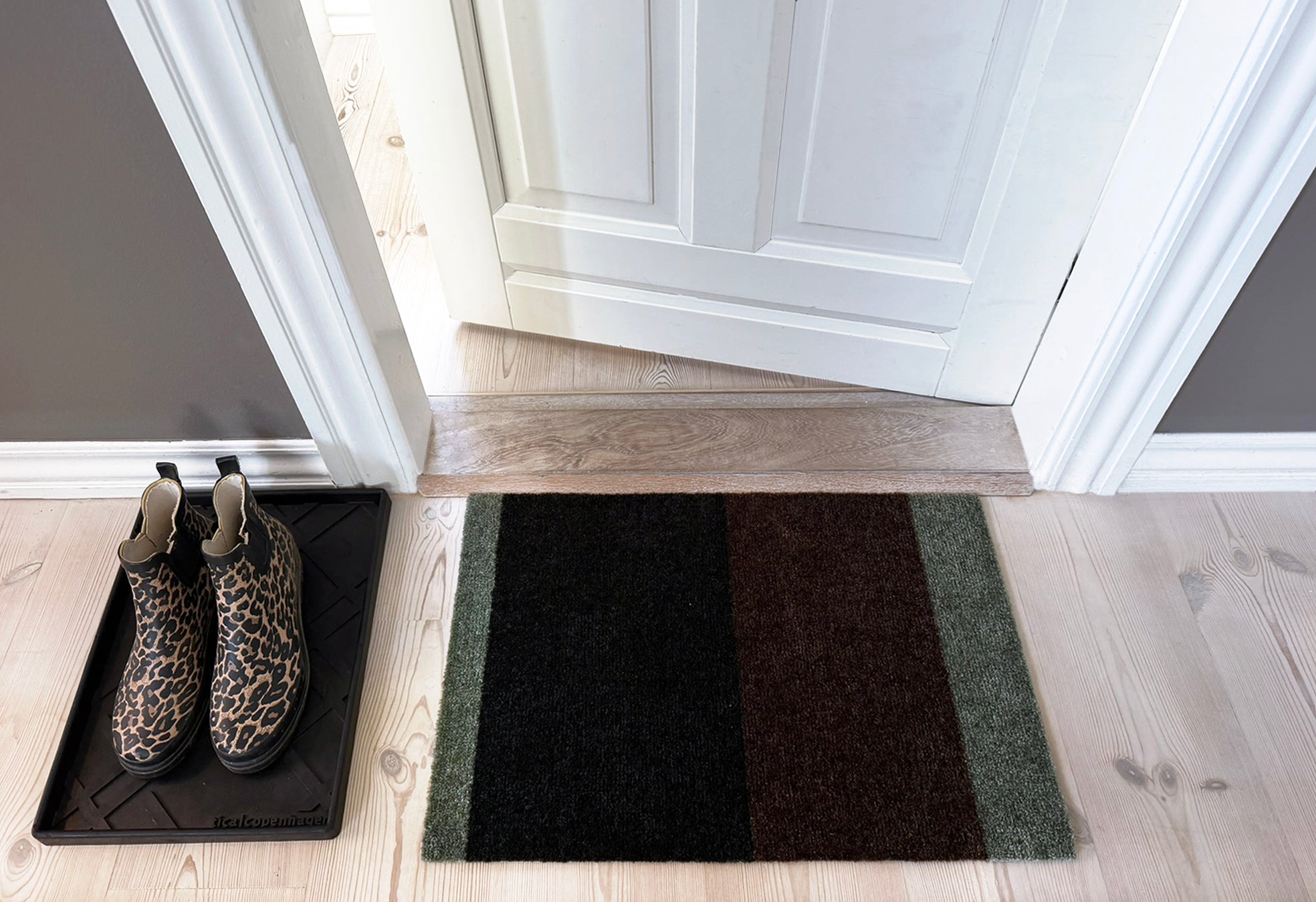 FLOOR MAT 40 x 60 cm - STRIPES GREEN / BROWN