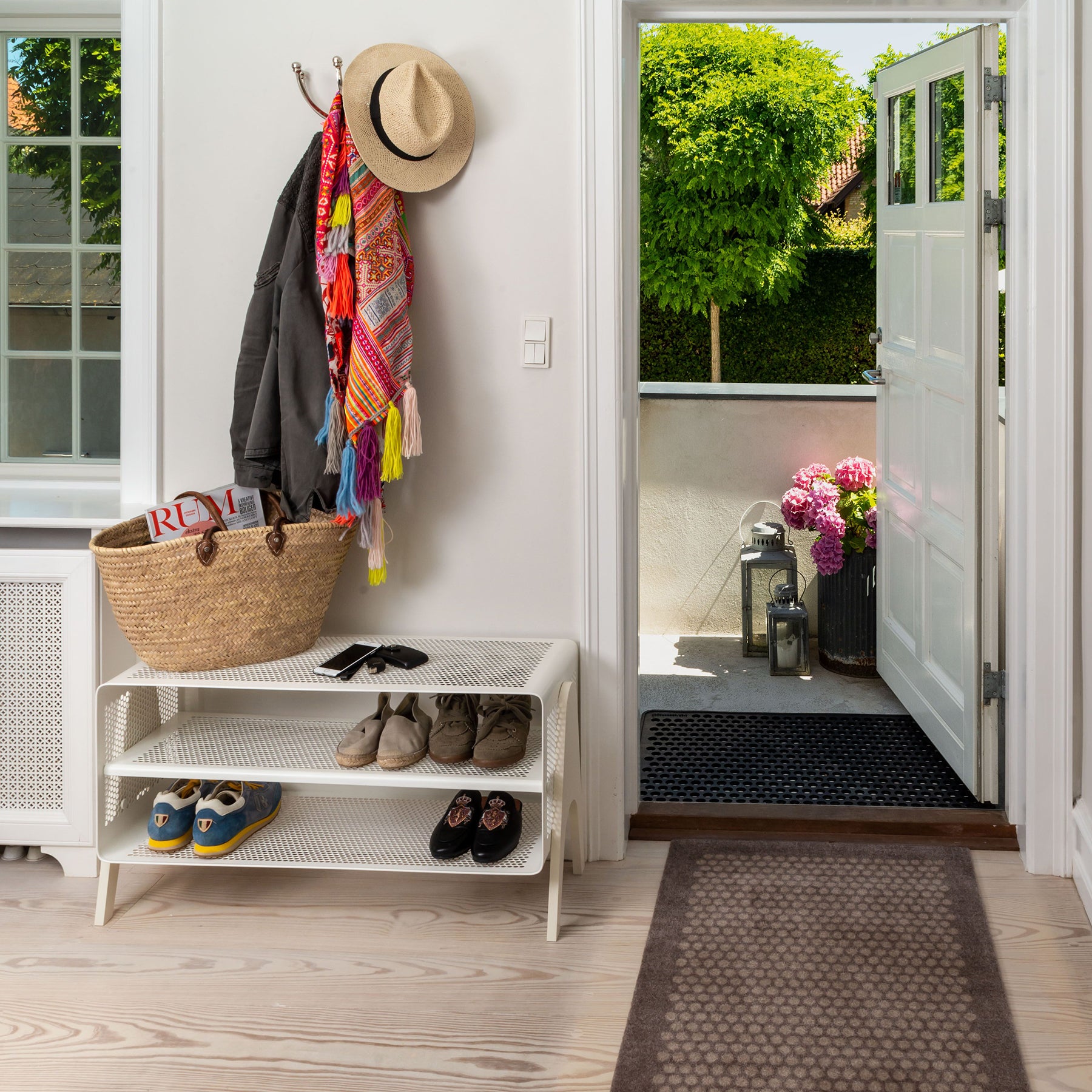 TICA RACK - FLOOR - LARGE -WHITE