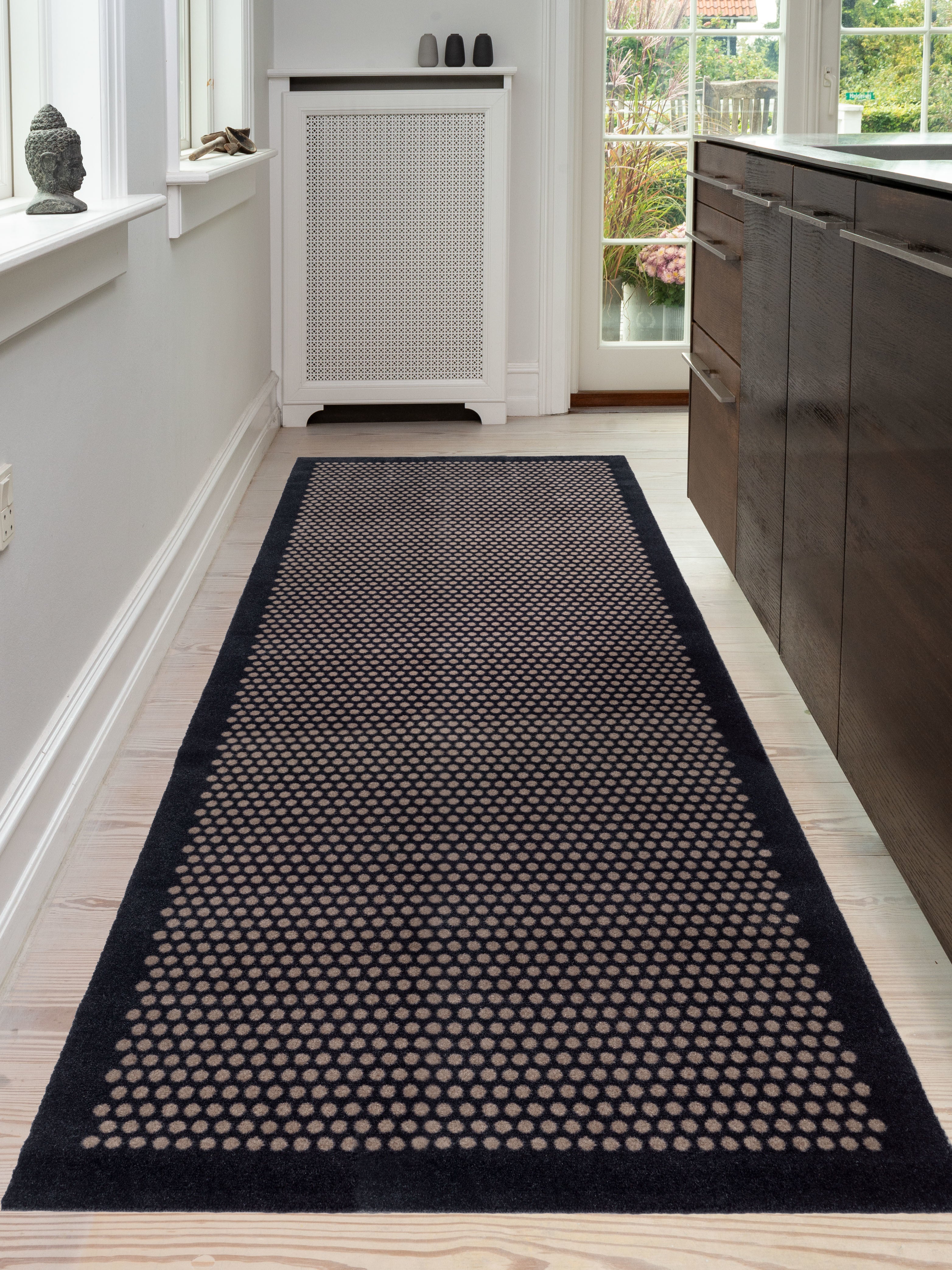 FLOOR MAT 100 x 300 CM - DOT BLACK/SAND