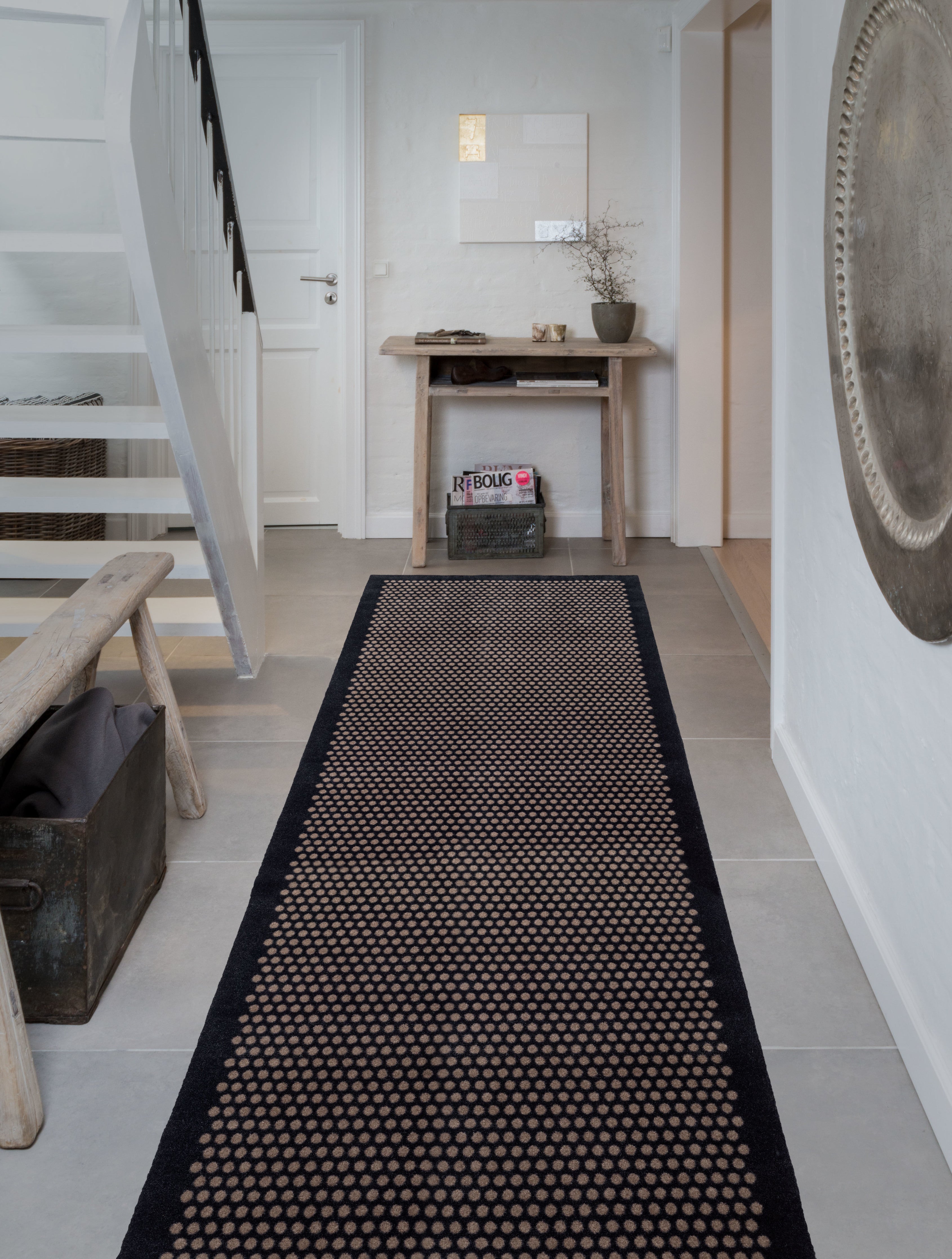 FLOOR MAT 100 x 300 CM - DOT BLACK/SAND