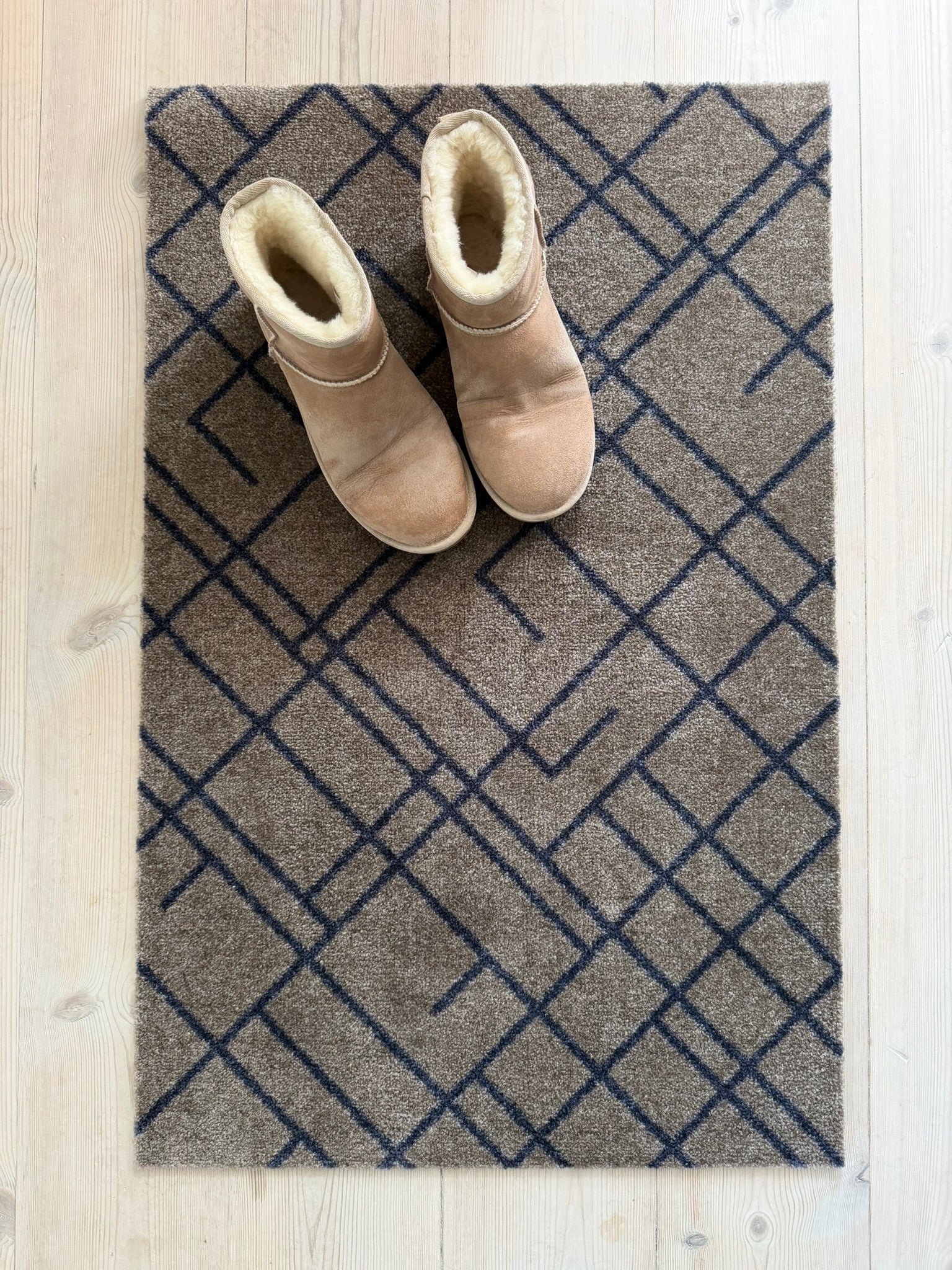 FLOOR MAT 60 x 90 cm - LINES SAND / BLUE-GRAY
