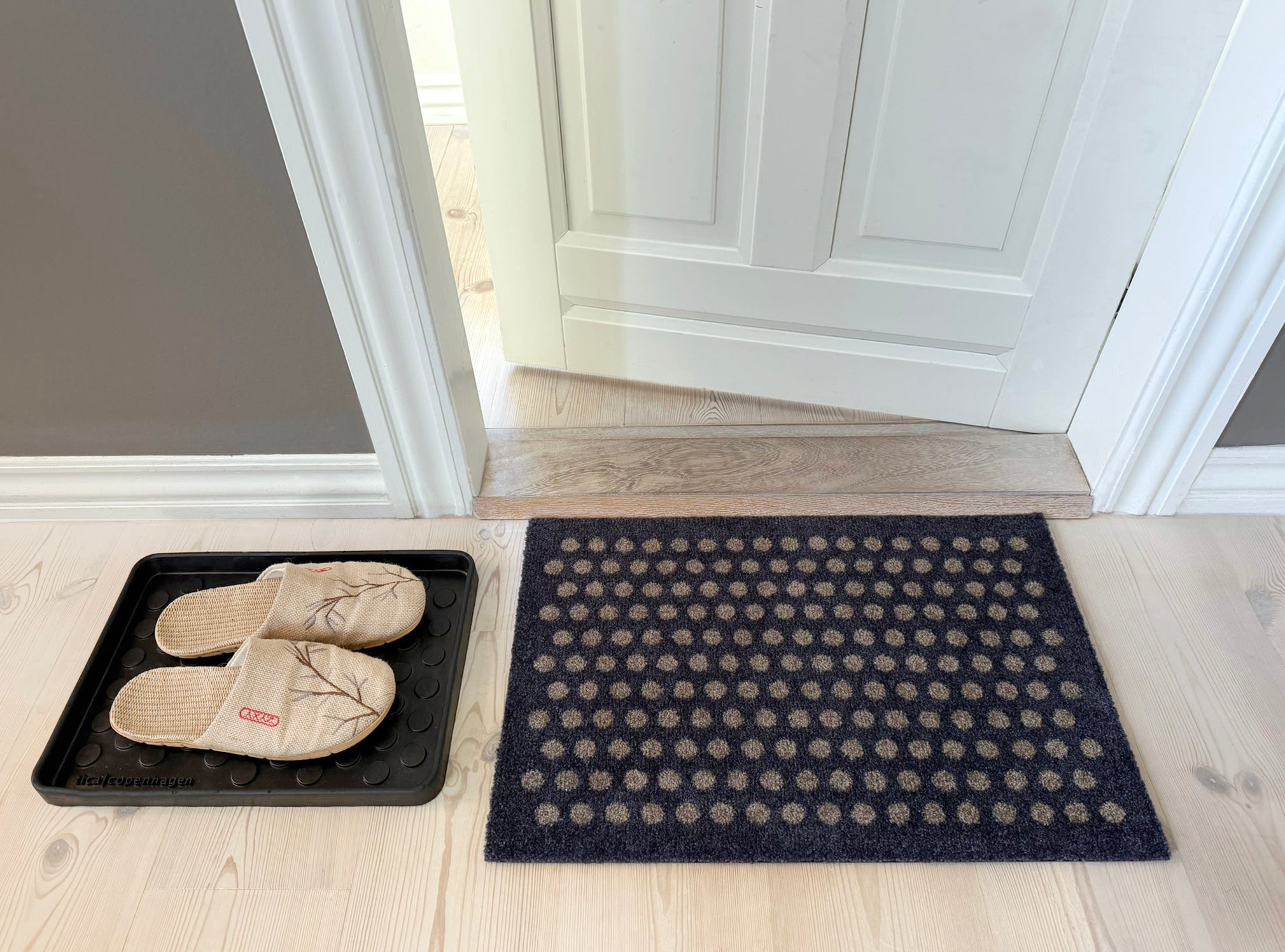 FLOOR MAT 40 x 60 cm - DOT BLUE-GREY / SAND