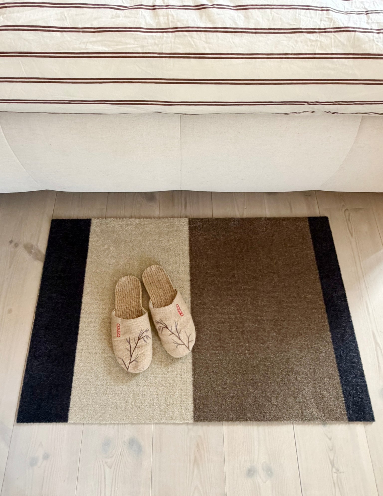 FLOOR MAT 60 x 90 cm - STRIPES BLUE / SAND / IVORY