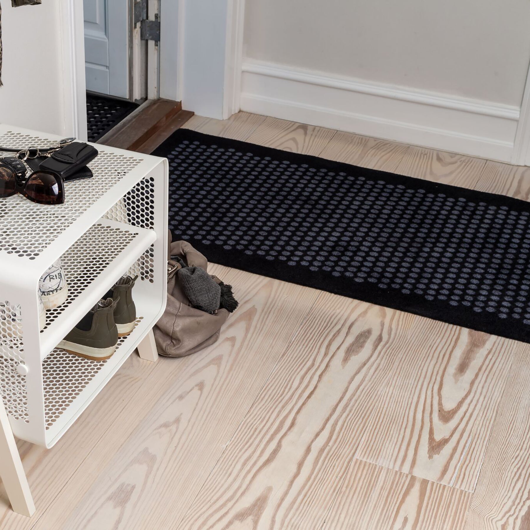 FLOOR MAT 67 x 200 CM - DOT BLACK/grey
