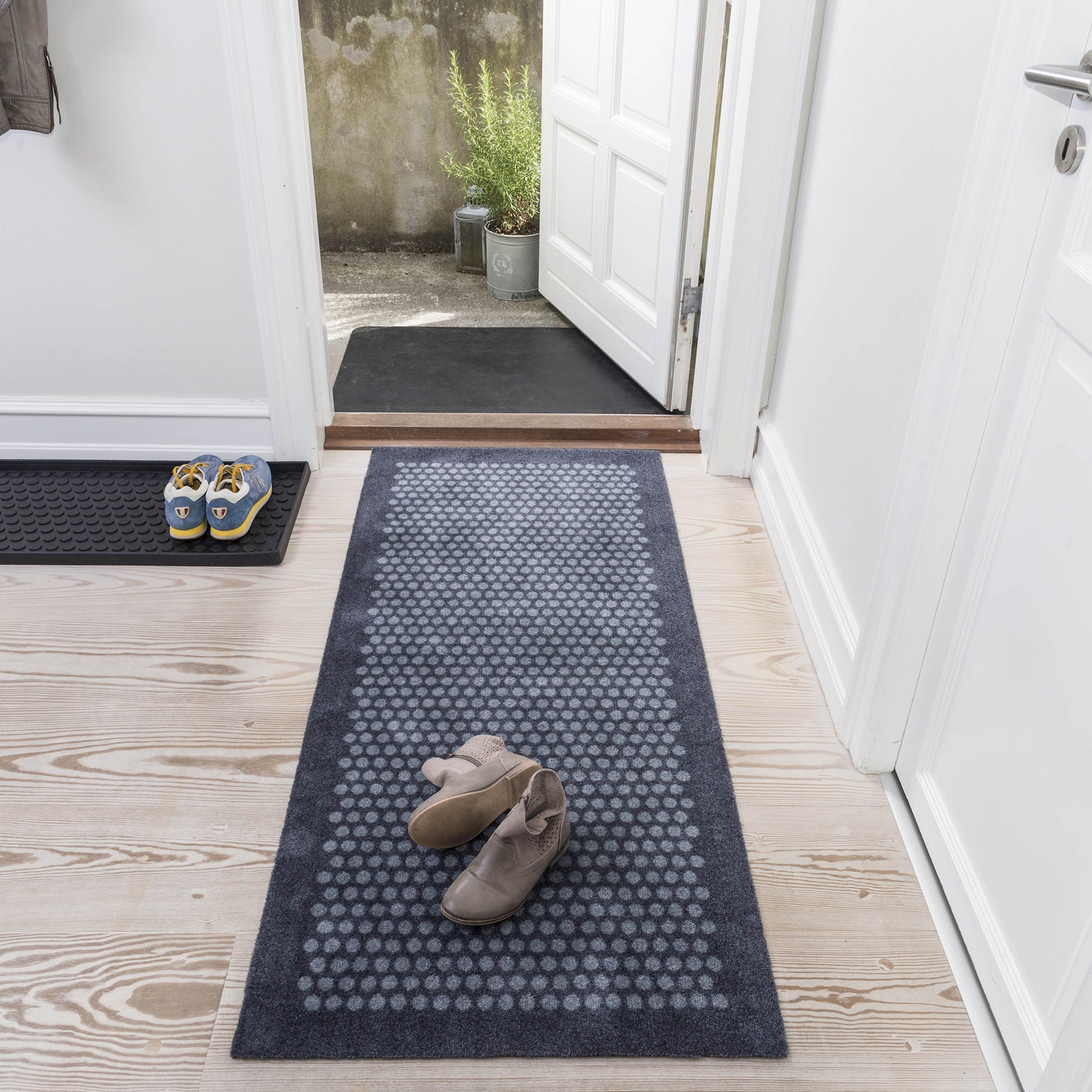 FLOOR MAT 67 x 200 CM DOTS/GREY