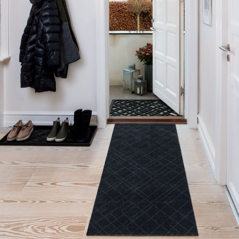FLOOR MAT 67 x 150 CM - LINES/DARK GREY