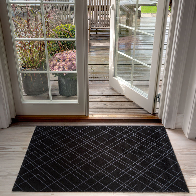 FLOOR MAT 67 x 120 cm - LINES BLACK/GREY