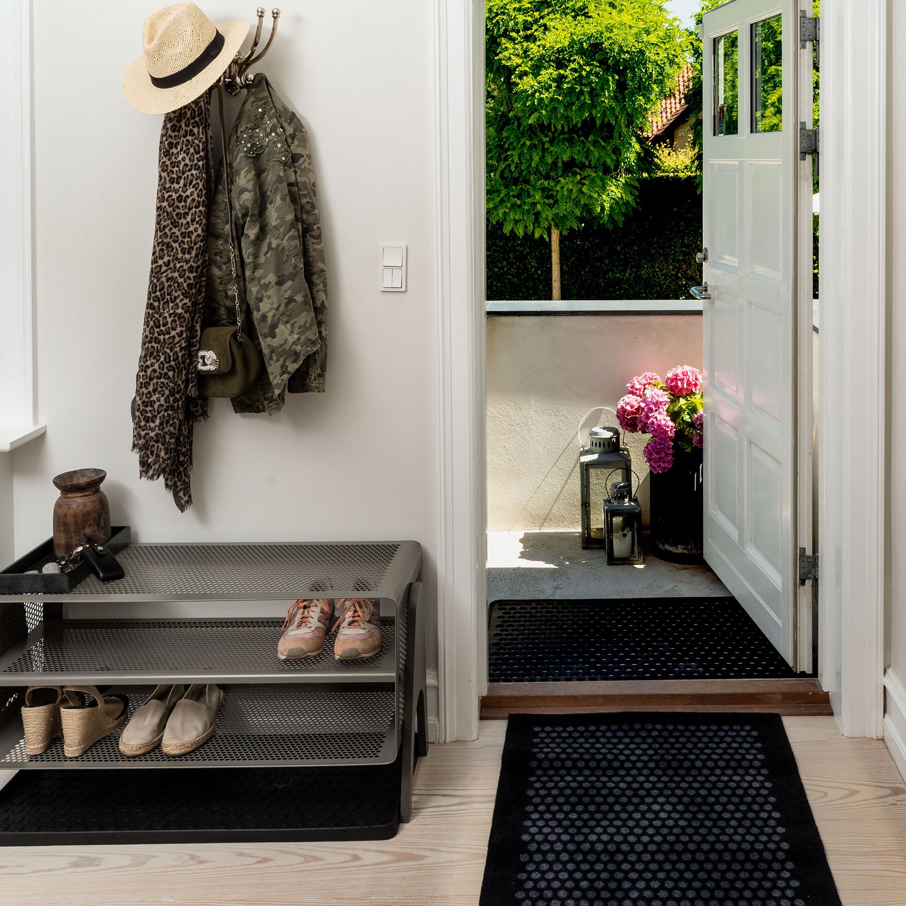 FLOOR MAT 67 x 200 CM - DOT BLACK/grey