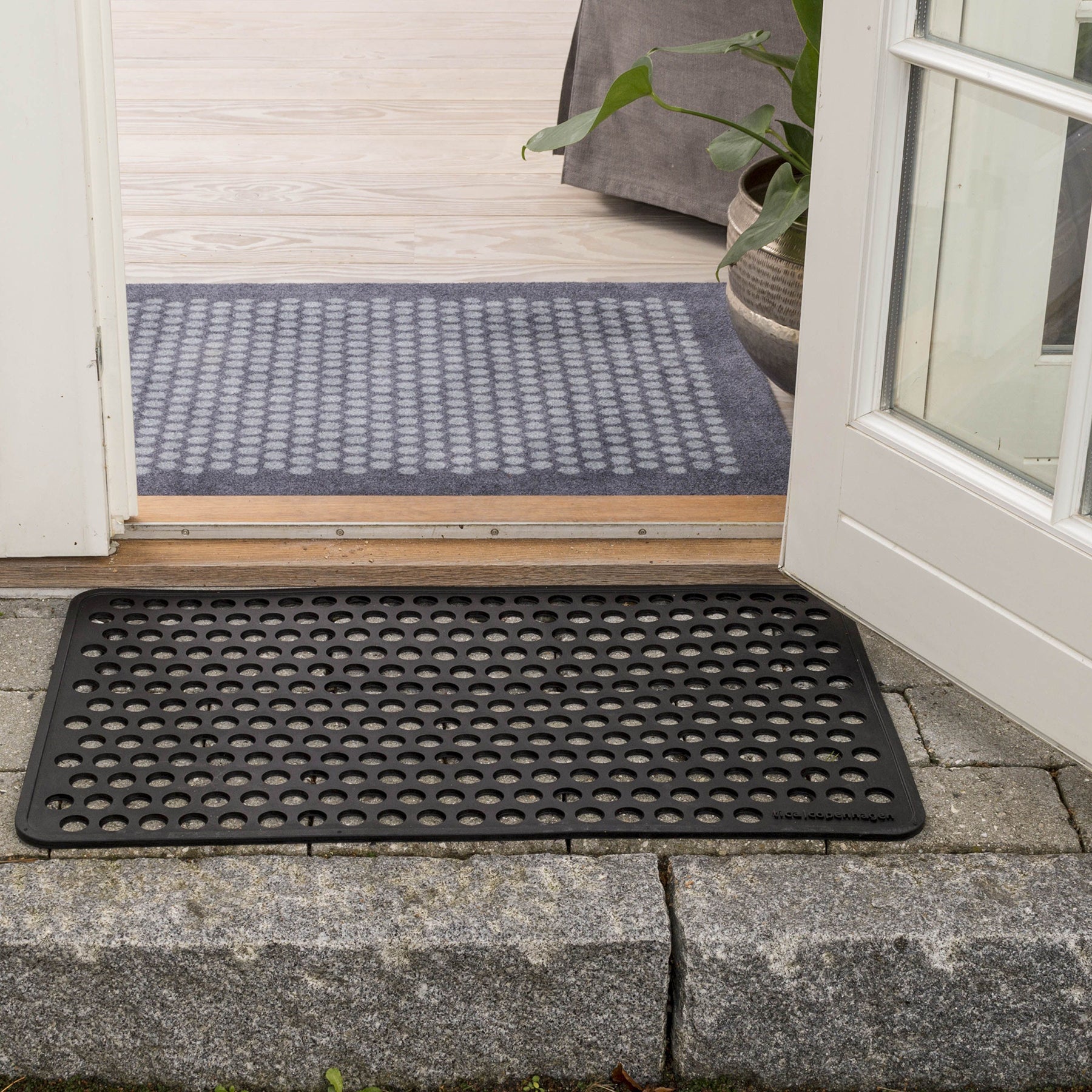 FLOOR MAT 67 x 120 CM - DOT GREY
