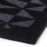 FLOOR MAT 67 x 120 CM - GRAPHIC/BLACK GREY