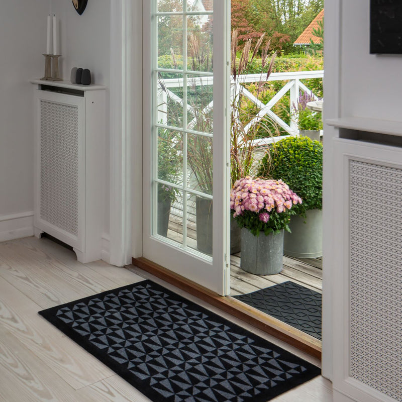 FLOOR MAT 67 x 120 CM - GRAPHIC/BLACK GREY