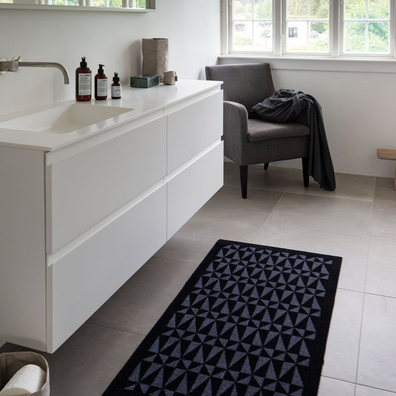 FLOOR MAT 67 x 120 CM - GRAPHIC/BLACK GREY