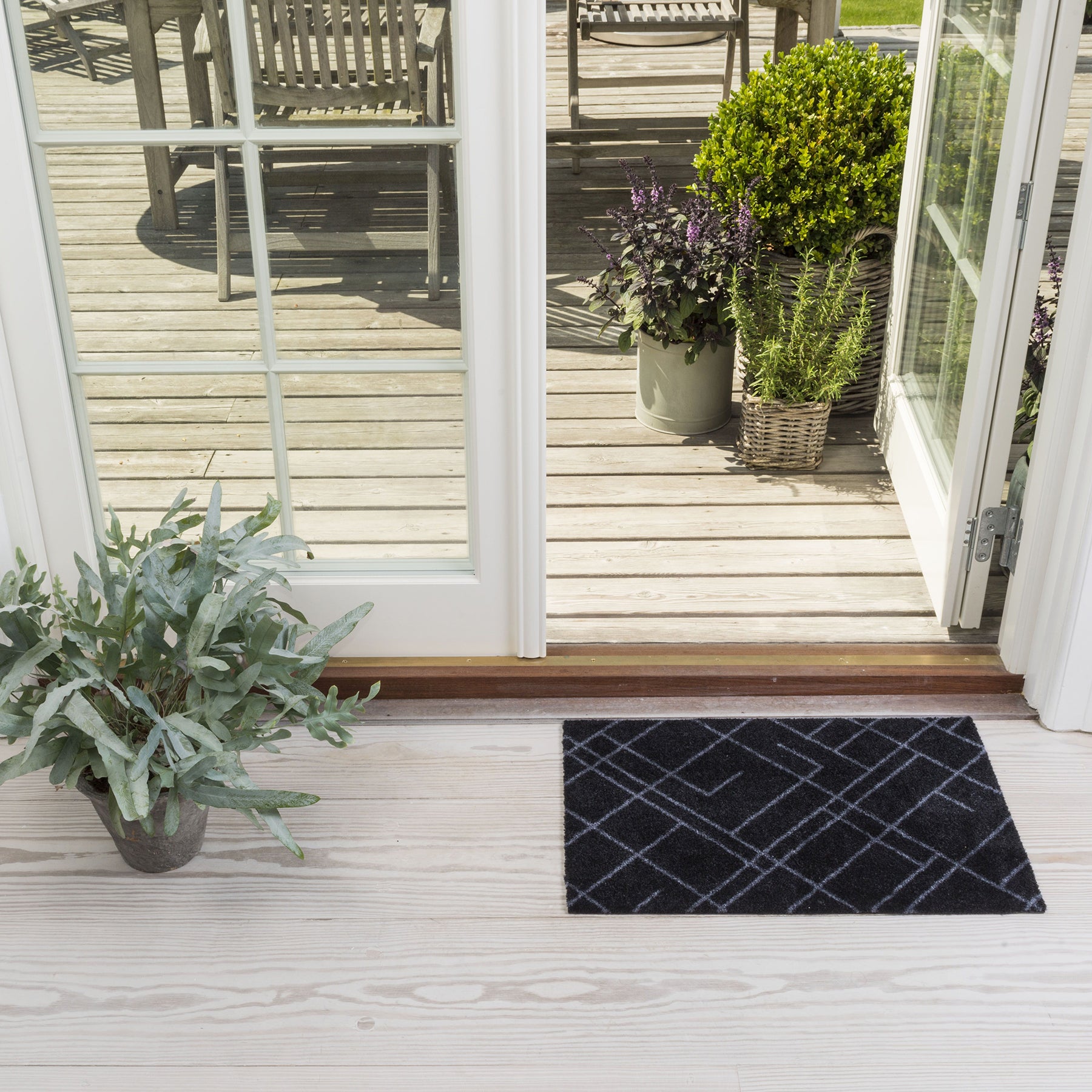 FLOOR MAT 40 x 60 cm - LINES BLACK/GREY