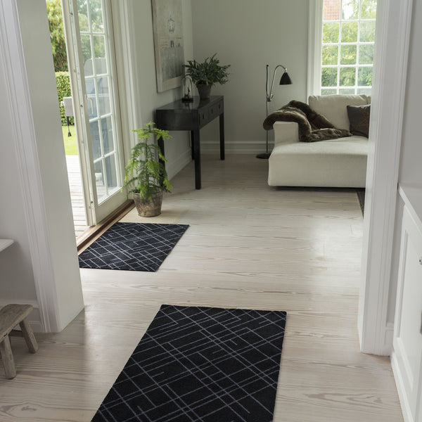FLOOR MAT 67 x 200 CM LINES/BLACK GREY