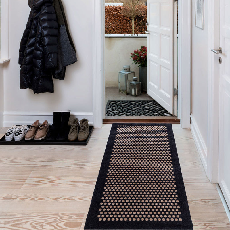 FLOOR MAT 67 x 150 CM - DOT BLACK/SAND