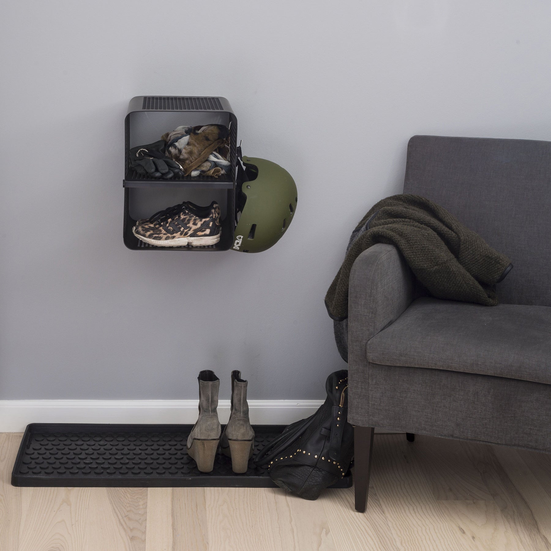 TICA RACKS, WALL - SMALL/BLACK
